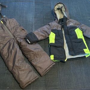 Children's Oshkosh size 5/6 Black and Neon Green Winter Ski Jacket/Pants/ gloves
